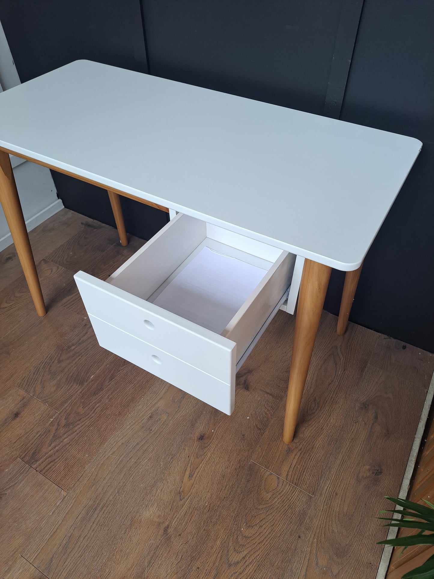 Child Desk | White and Wood