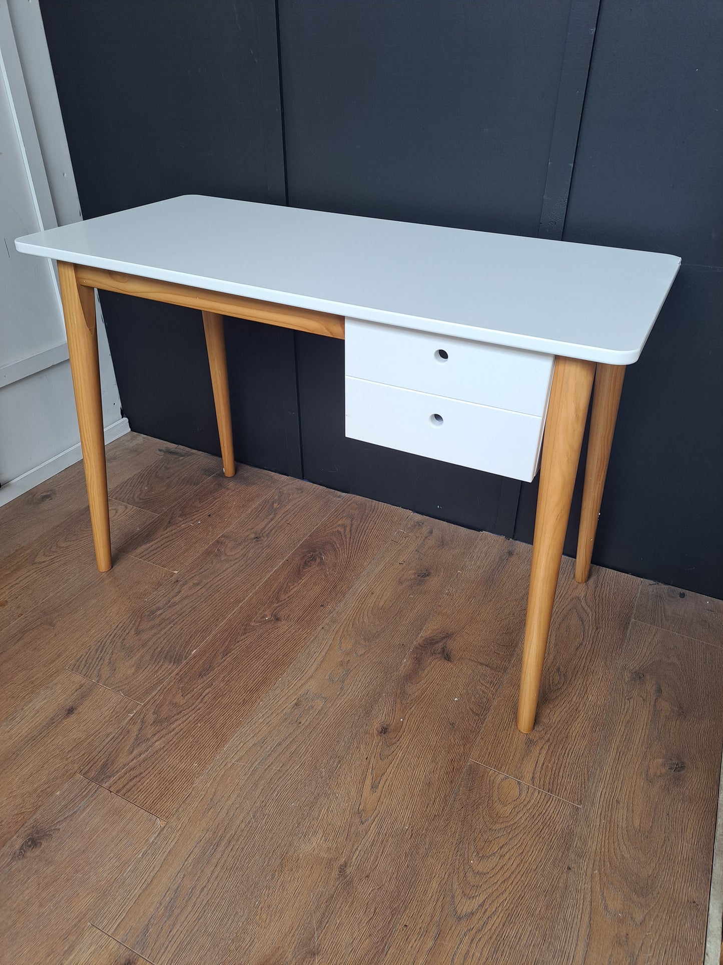 Child Desk | White and Wood