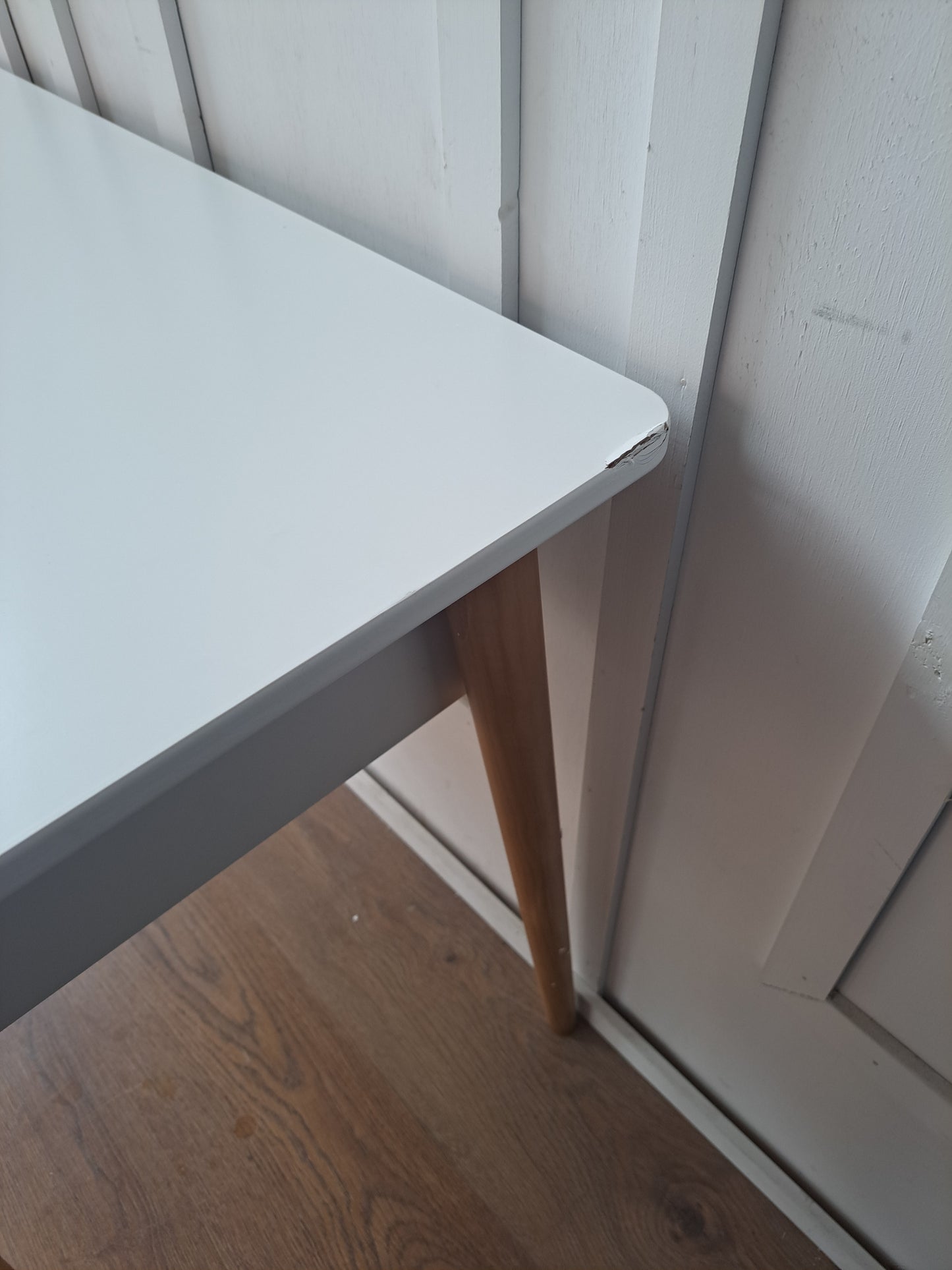Child Desk | White and Wood