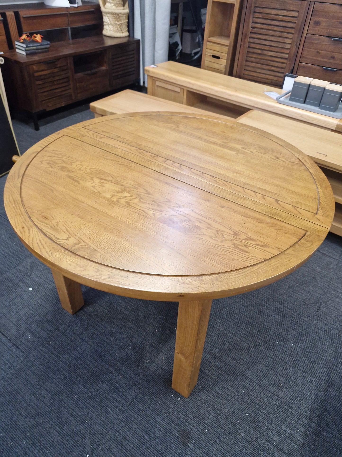 Extending Round Dining Table - Rustic Solid Oak  / Oak Furnitureland KNIGHTSBRIDGE