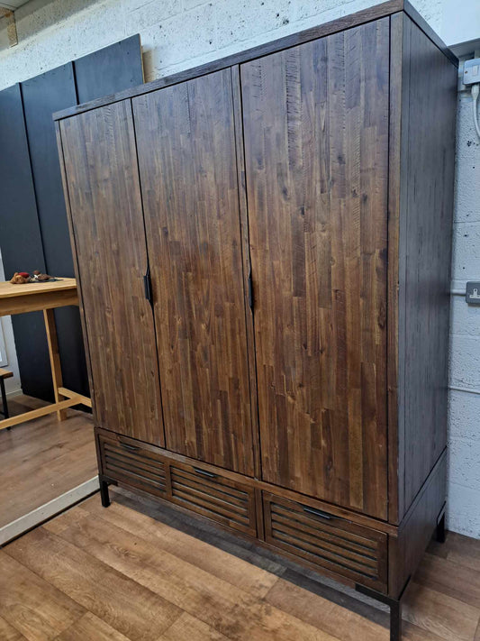 Triple Wardrobe Solid Wood  ¦  Oak Furnitureland Detroit