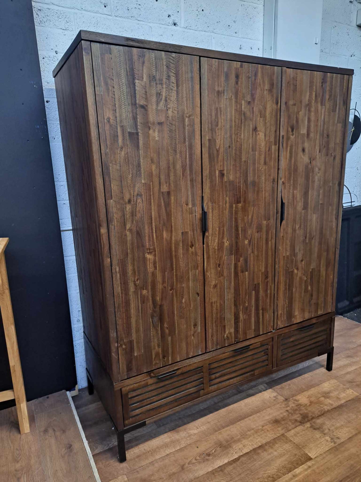 Triple Wardrobe Solid Wood  ¦  Oak Furnitureland Detroit