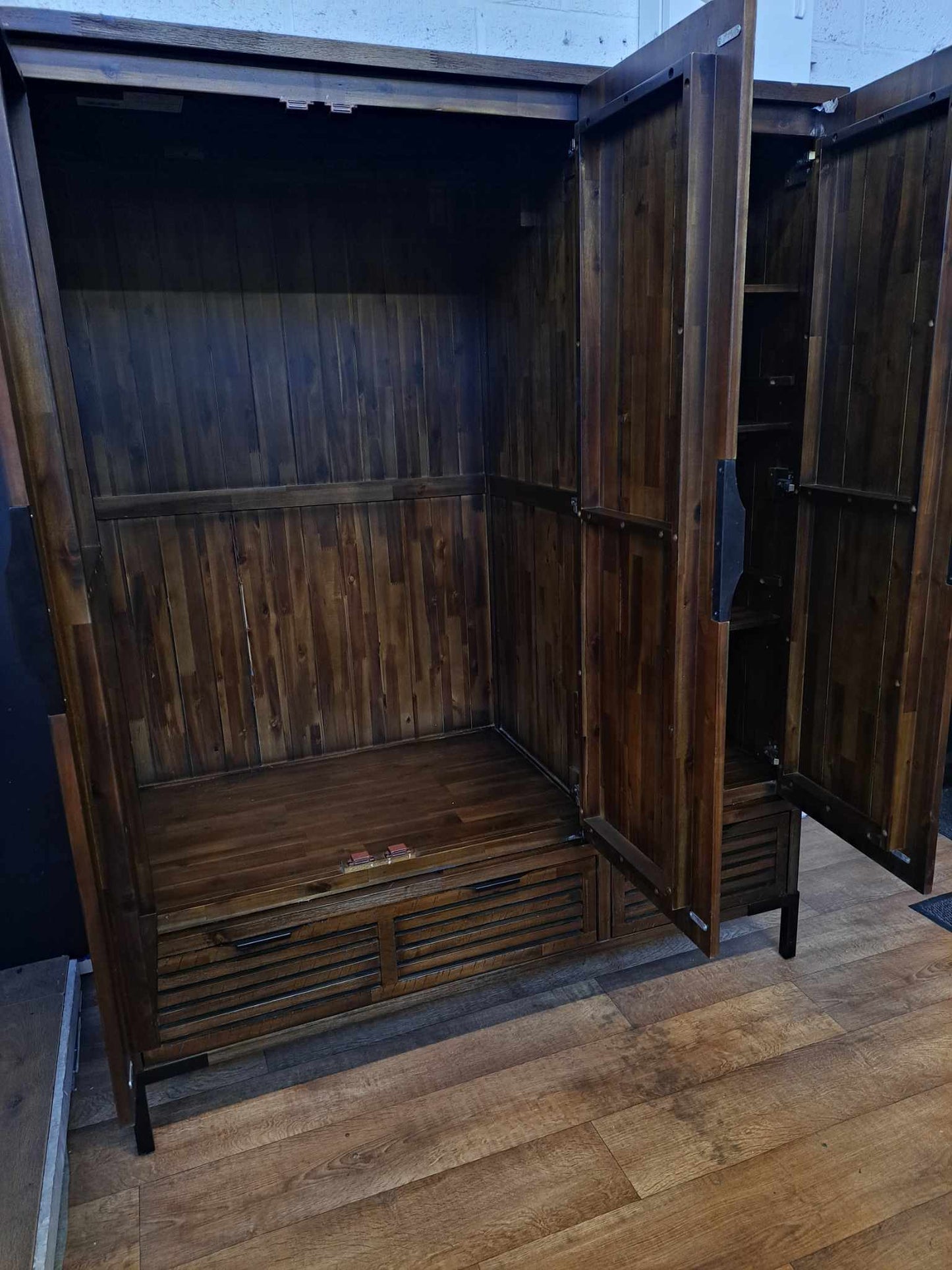 Triple Wardrobe Solid Wood  ¦  Oak Furnitureland Detroit