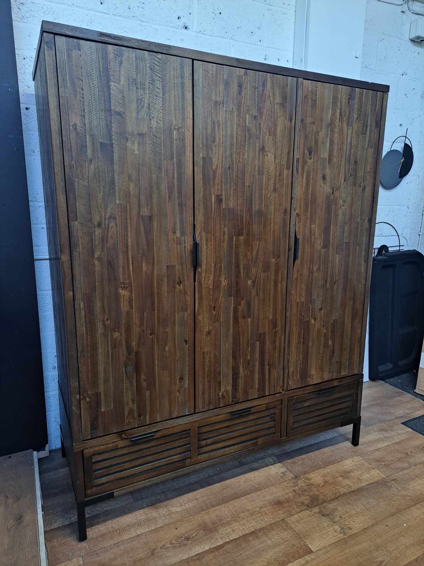 Triple Wardrobe Solid Wood  ¦  Oak Furnitureland Detroit