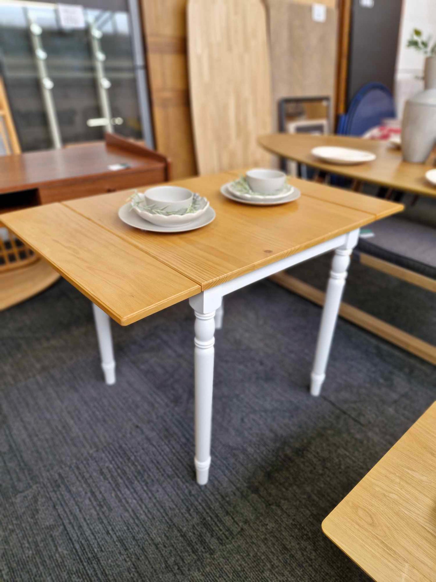 Small Country Extending Dining Table / Oak and White / seats 2-4