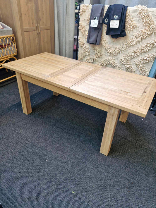 Solid Oak Extending Dining Table / 6-8 Seater