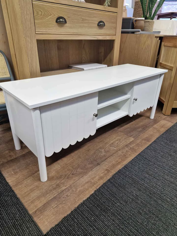 White tv stand scallop bottom doors / media unit
