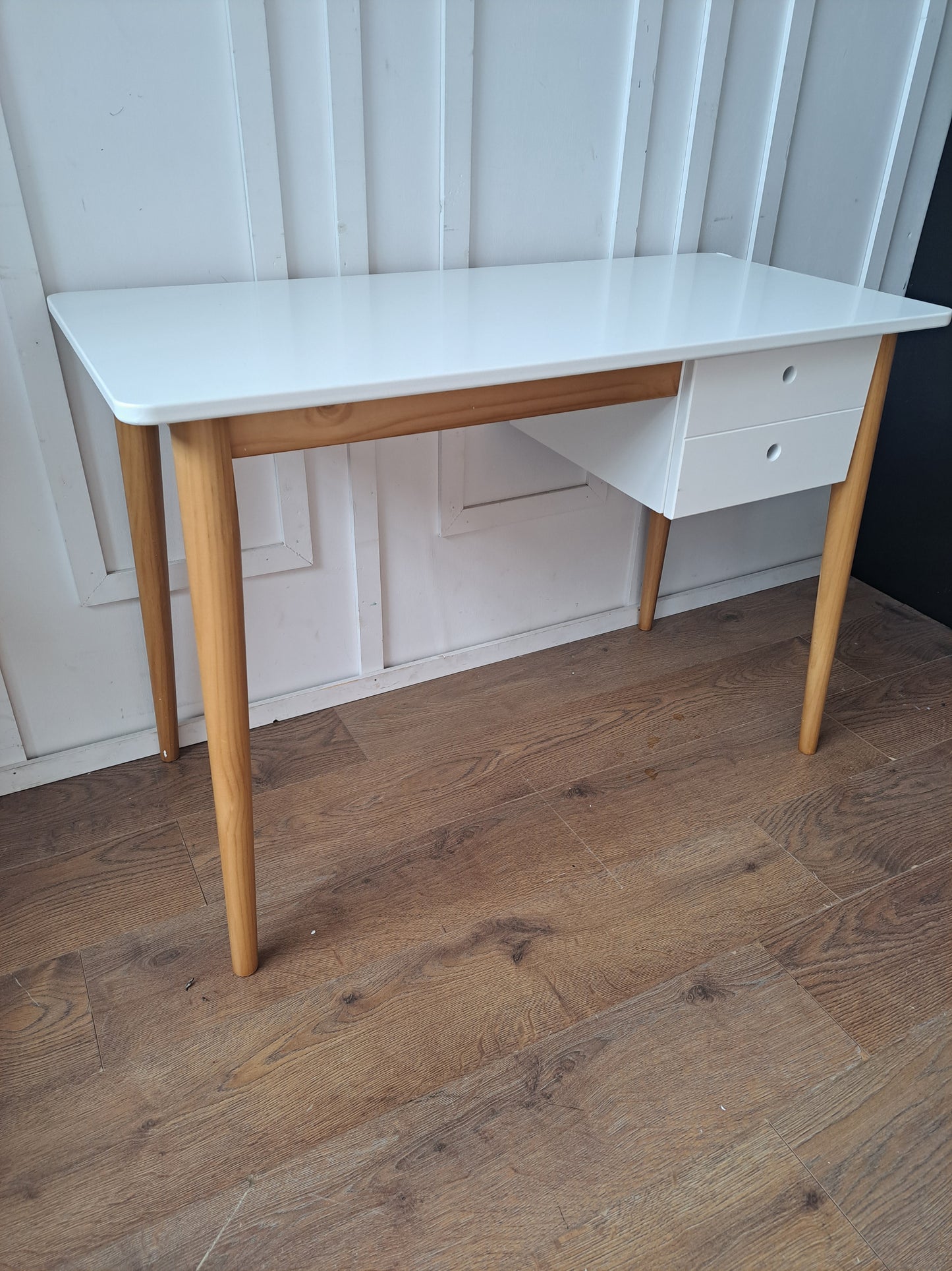 Child Desk  |  White and Wood