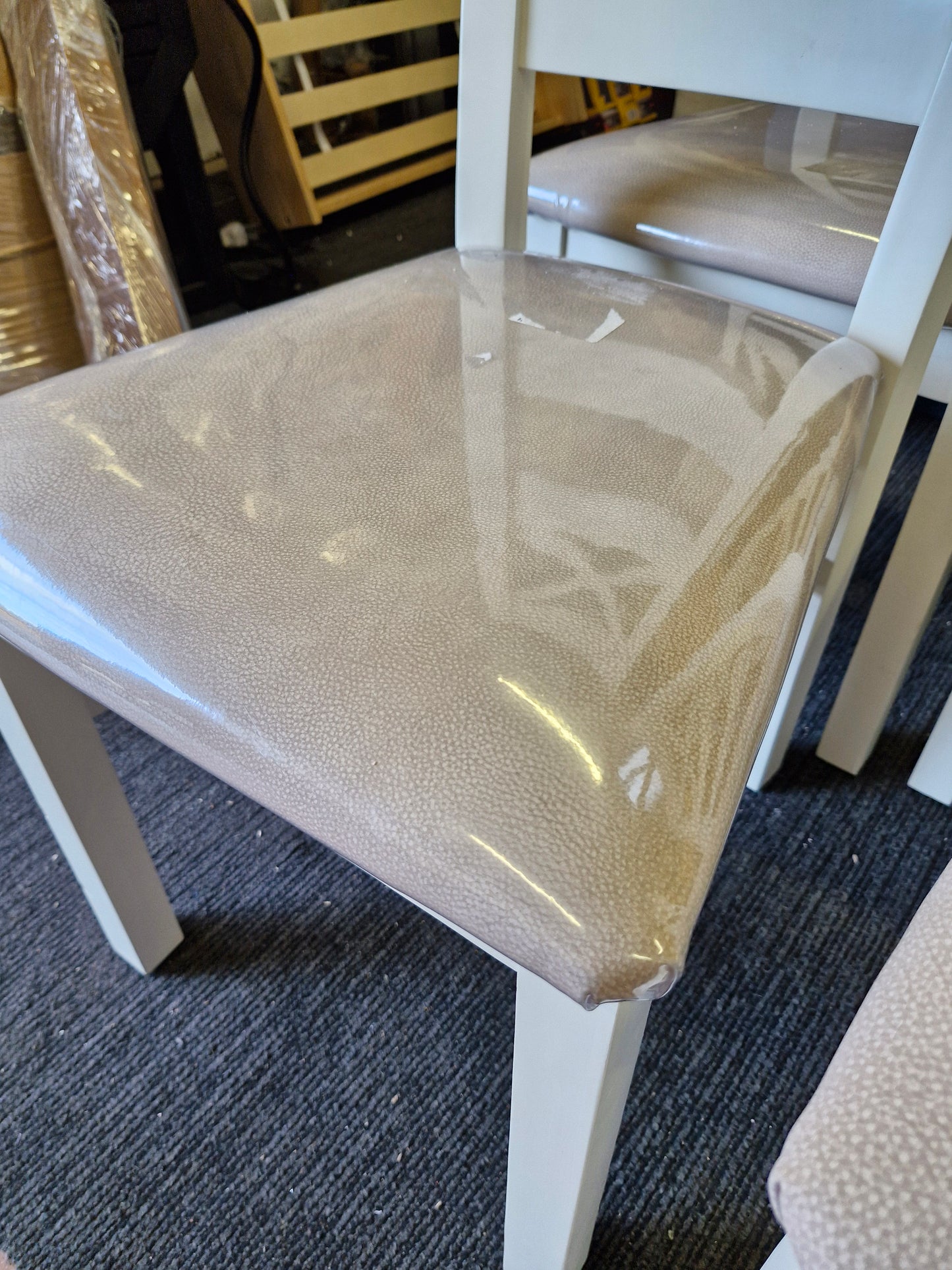 Set of 4 dining chairs  / Solid Wood Off-White and Beige Seat