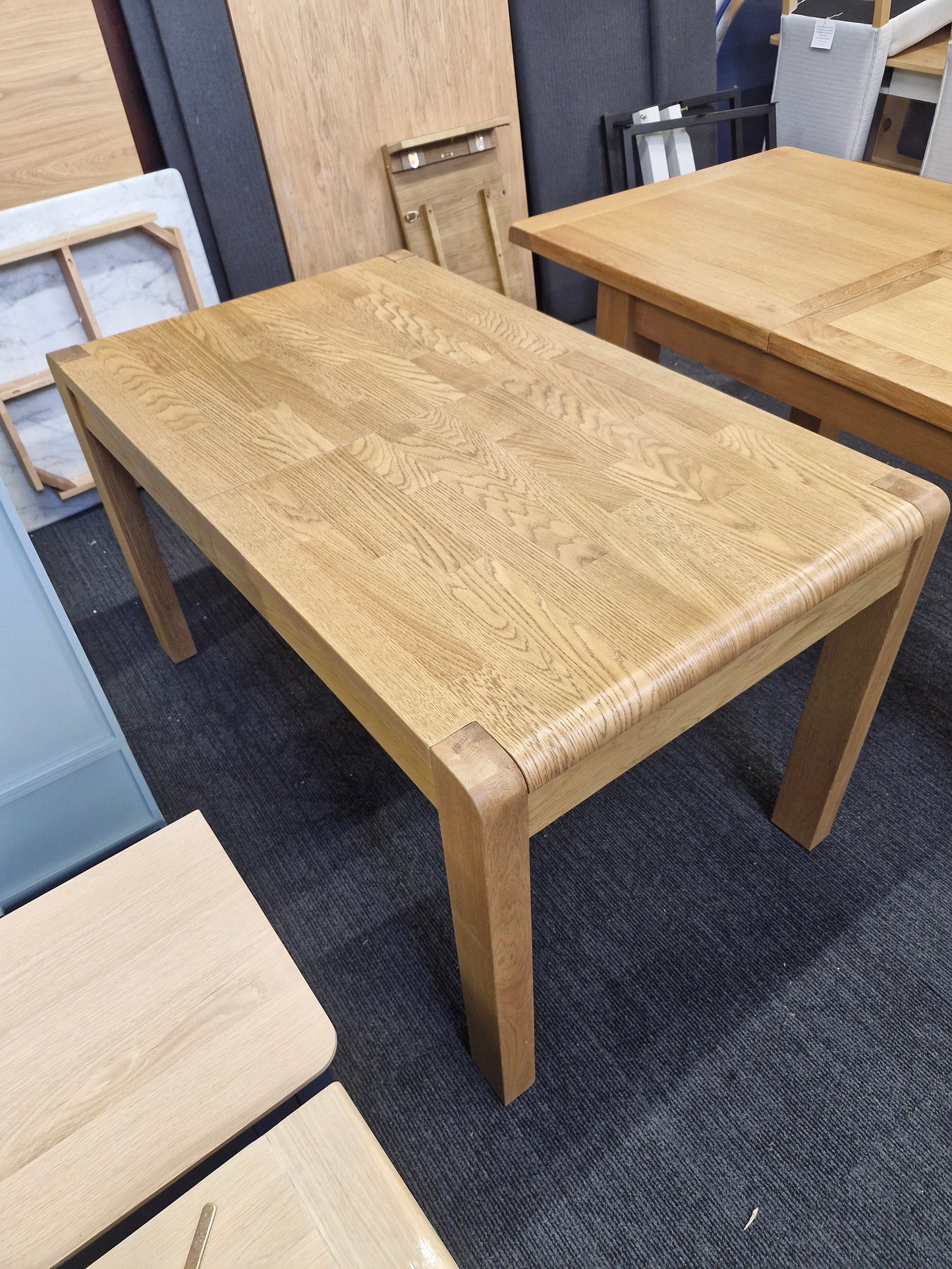 Small Oak Extending Dining Table / 4-6 Seater