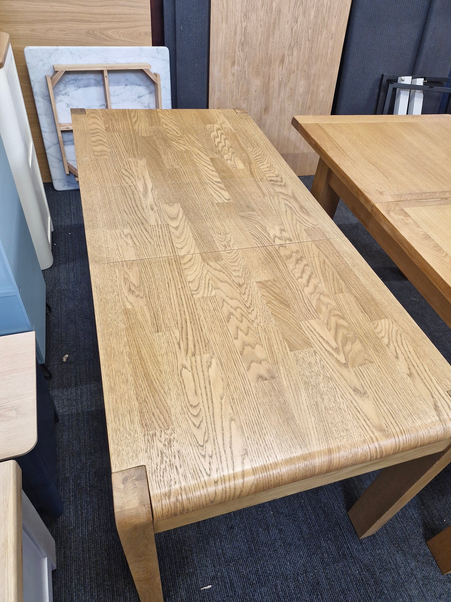 Small Oak Extending Dining Table / 4-6 Seater