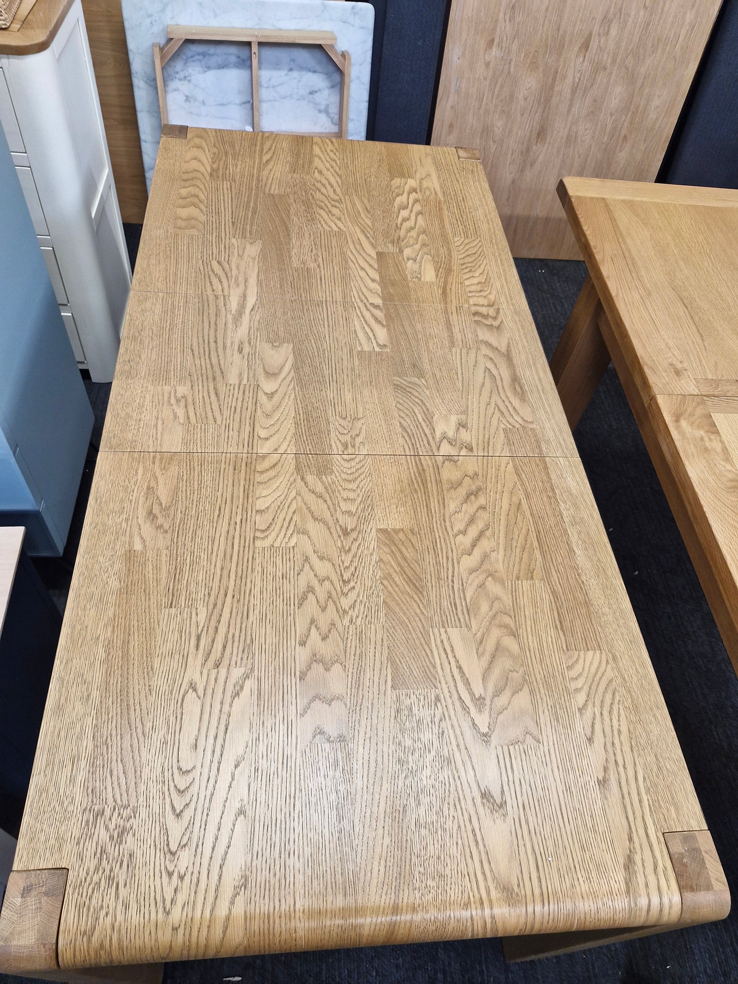 Small Oak Extending Dining Table / 4-6 Seater