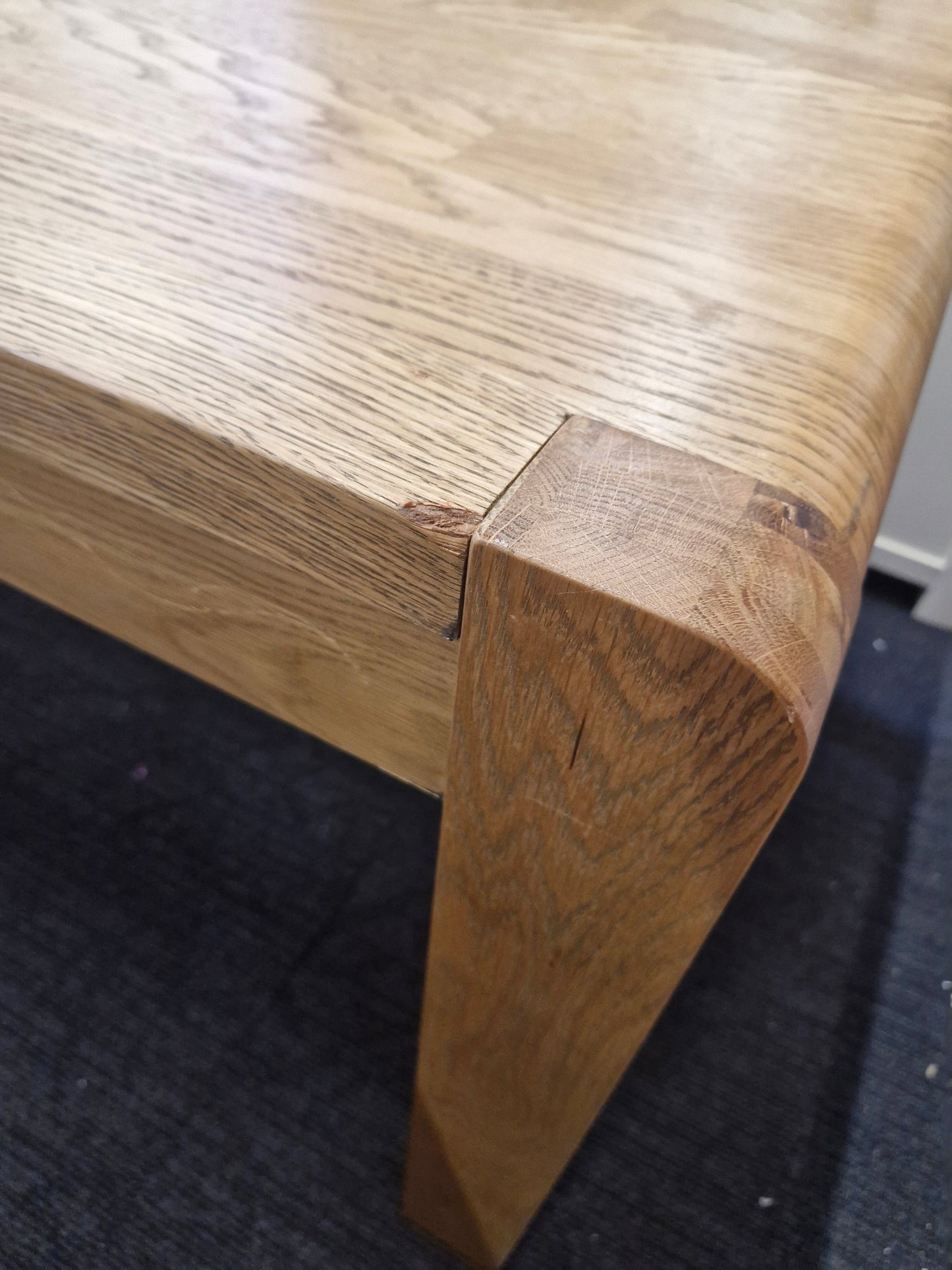 Small Oak Extending Dining Table / 4-6 Seater