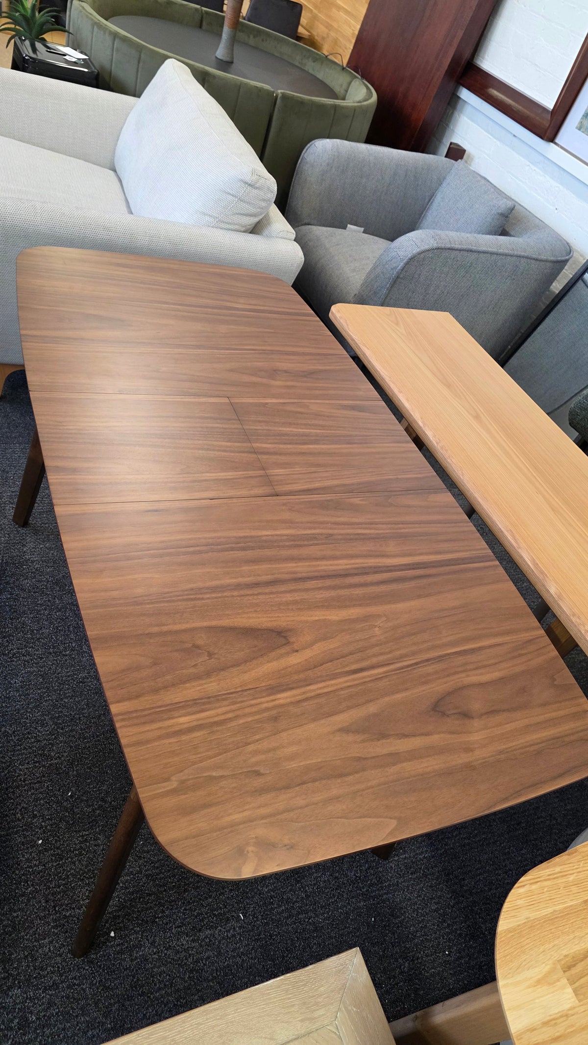 Dark wood extending dining table 4-6 seater