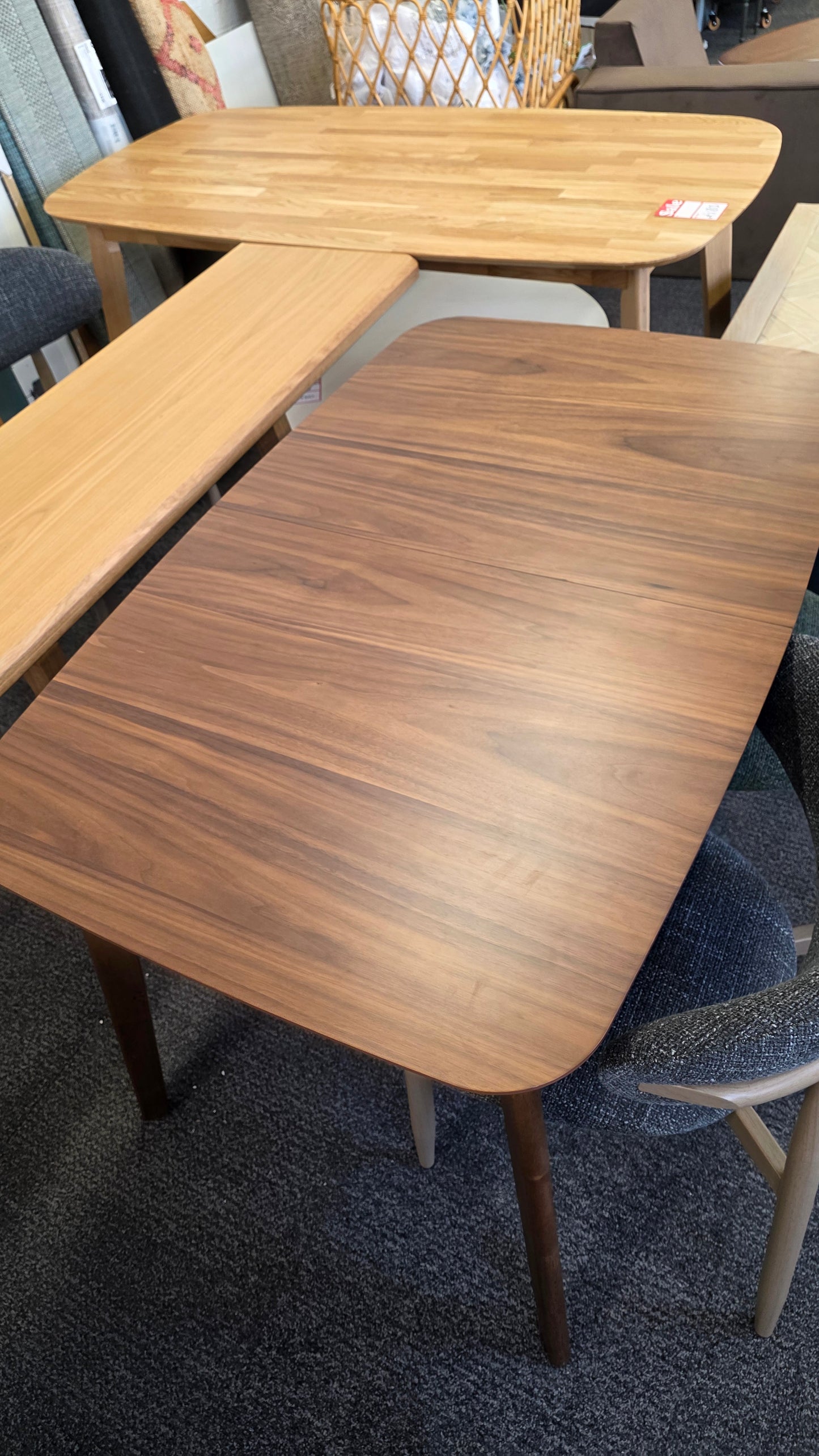 Dark wood extending dining table 4-6 seater