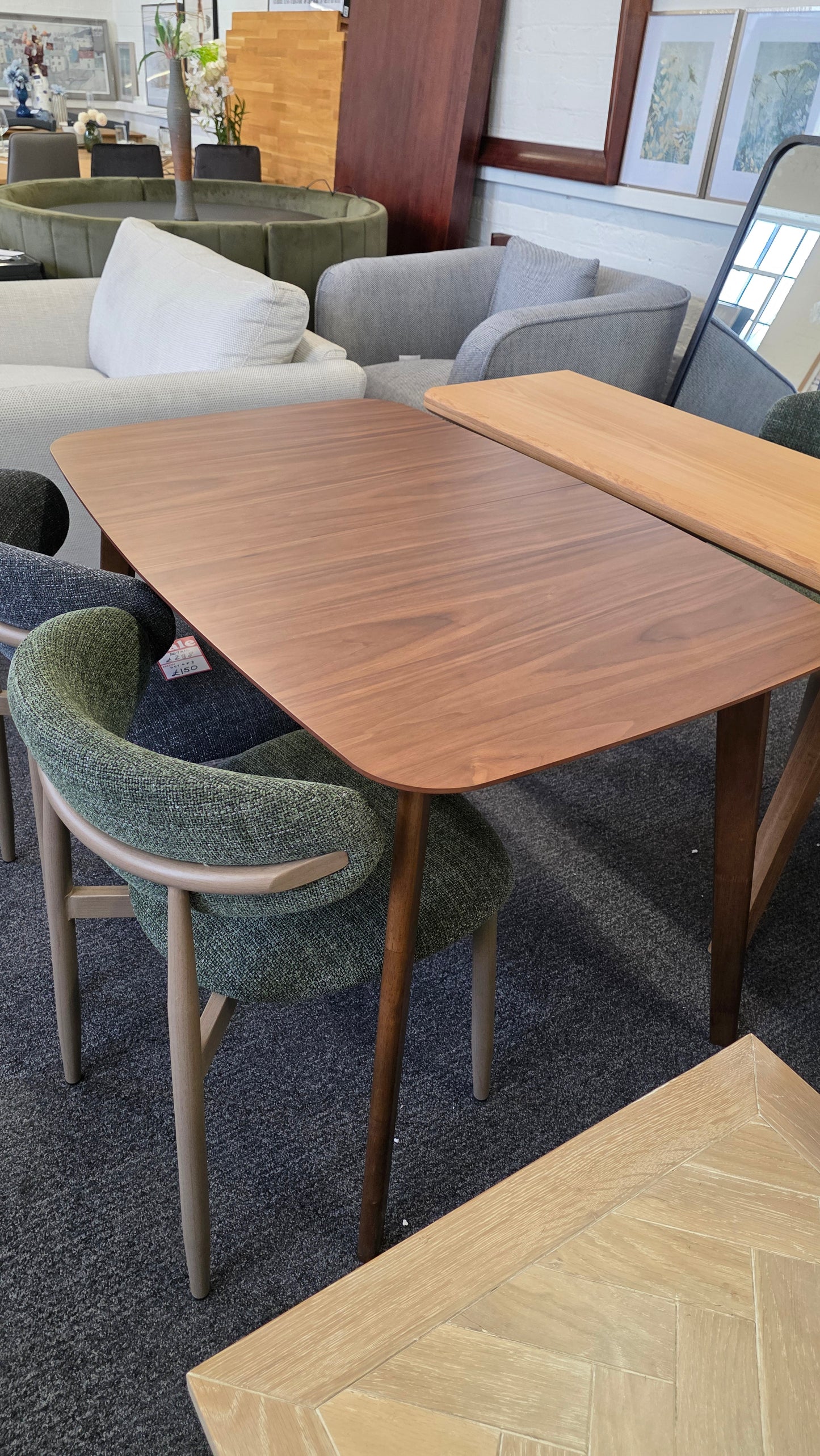 Dark wood extending dining table 4-6 seater