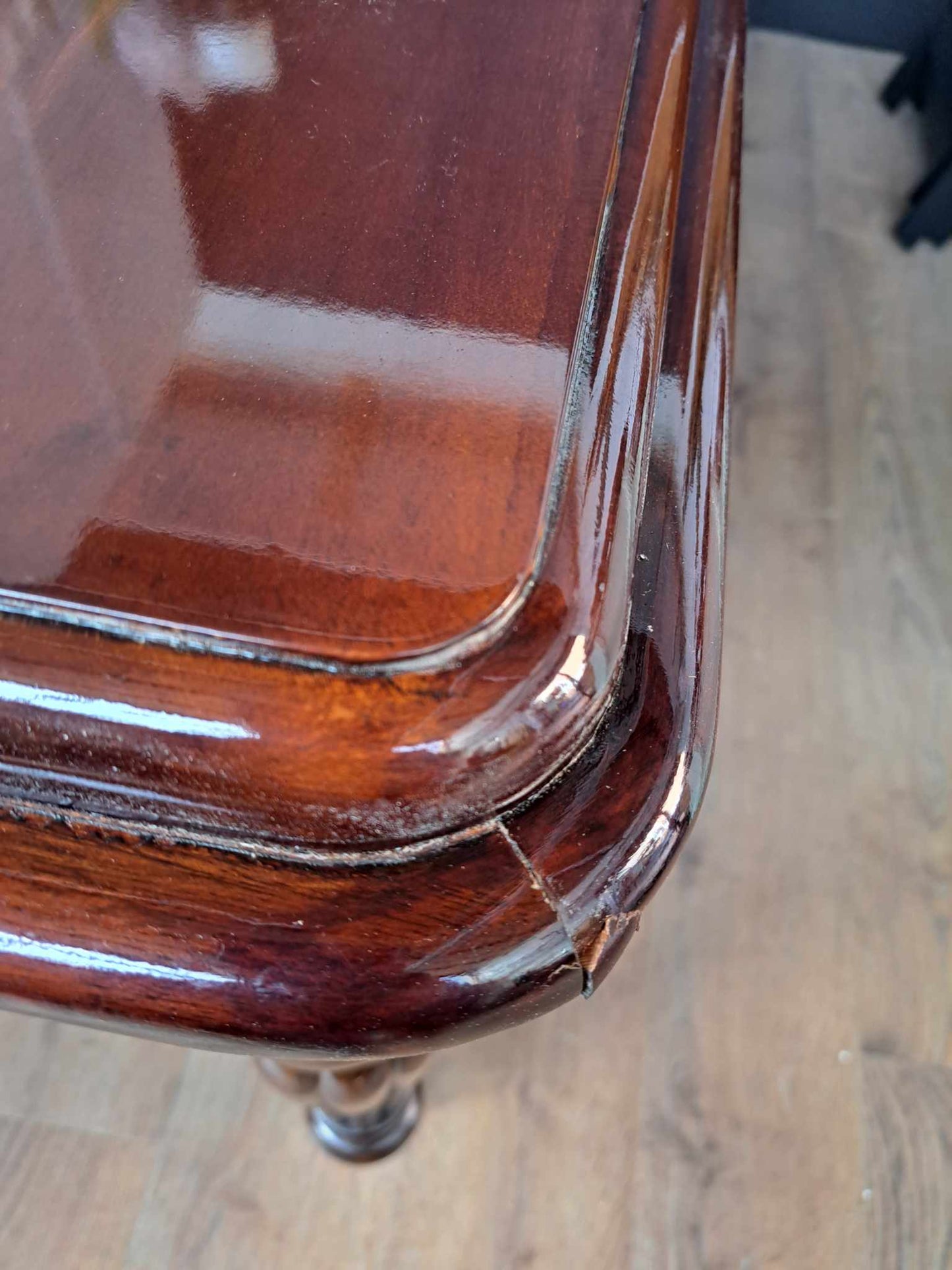 Victorian Style Mahogany Gloss Dining Table