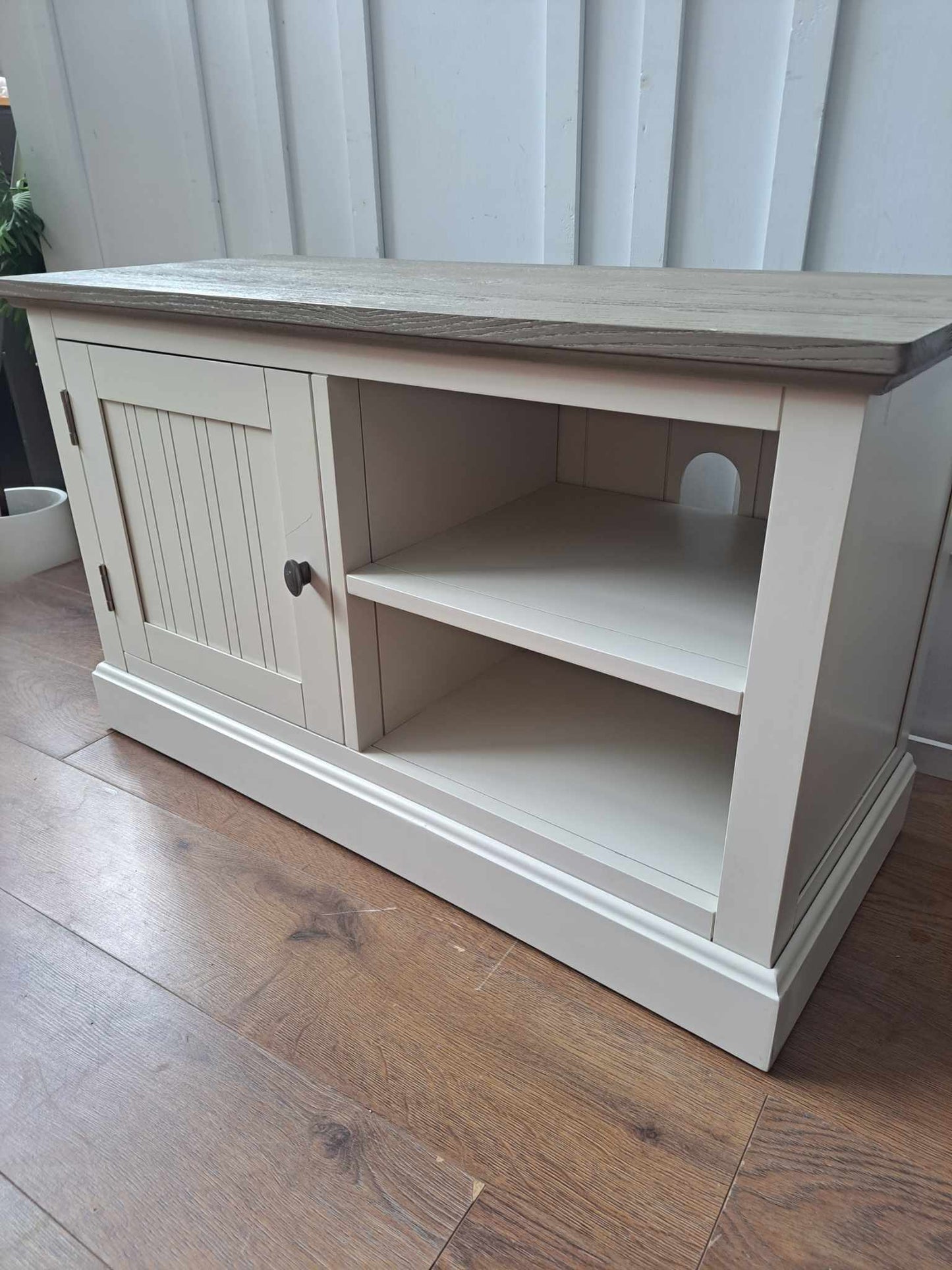 White and Grey TV Stand / Solid Wood / Oak FurnitureLand RRP £369