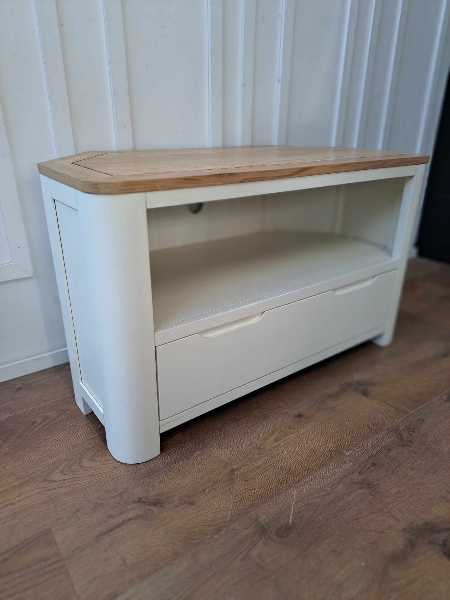 Corner TV Unit Chalk White and Oak / Oak Furniture Land Hove RRP £399