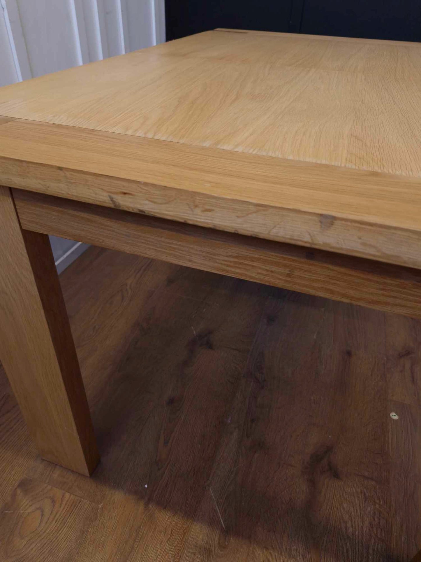 Solid Oak Extending Dining Table / 4-6 Seater