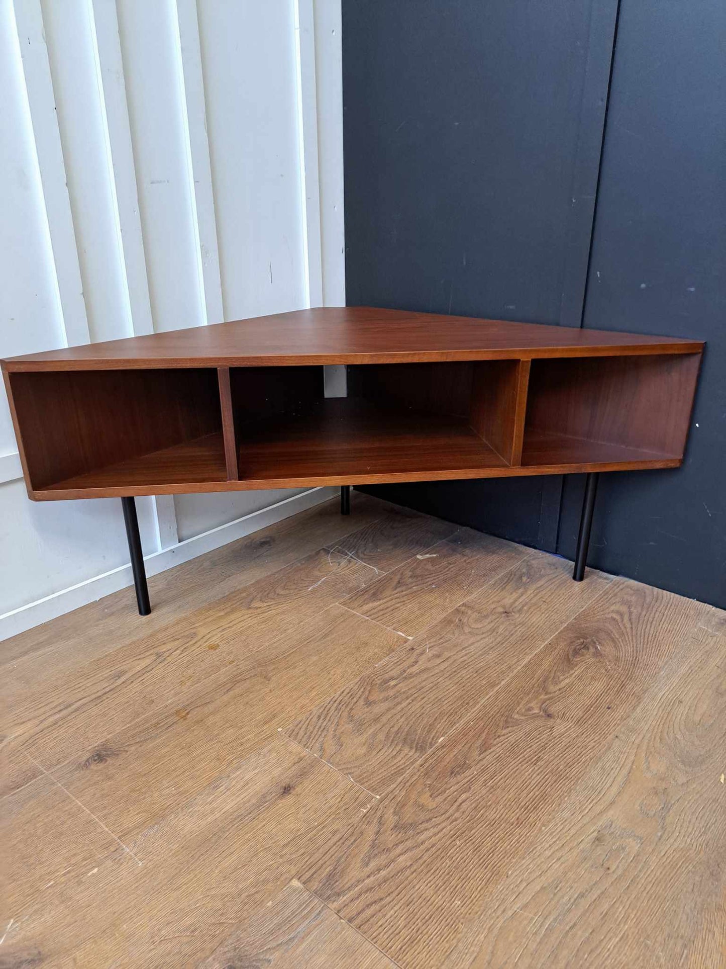 Walnut Veneer TV-HIFI Corner Unit / La Redoute RRP £425