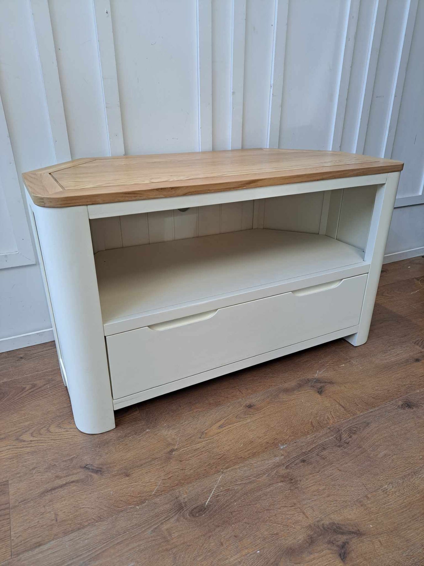 Corner TV Unit Chalk White and Oak / Oak Furniture Land Hove RRP £399