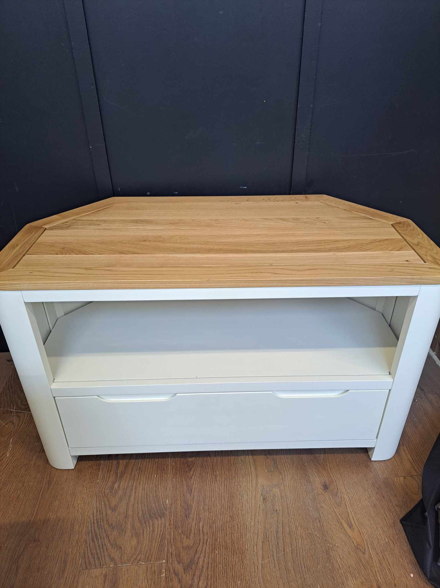 Corner TV Unit Chalk White and Oak / Oak Furniture Land Hove RRP £399