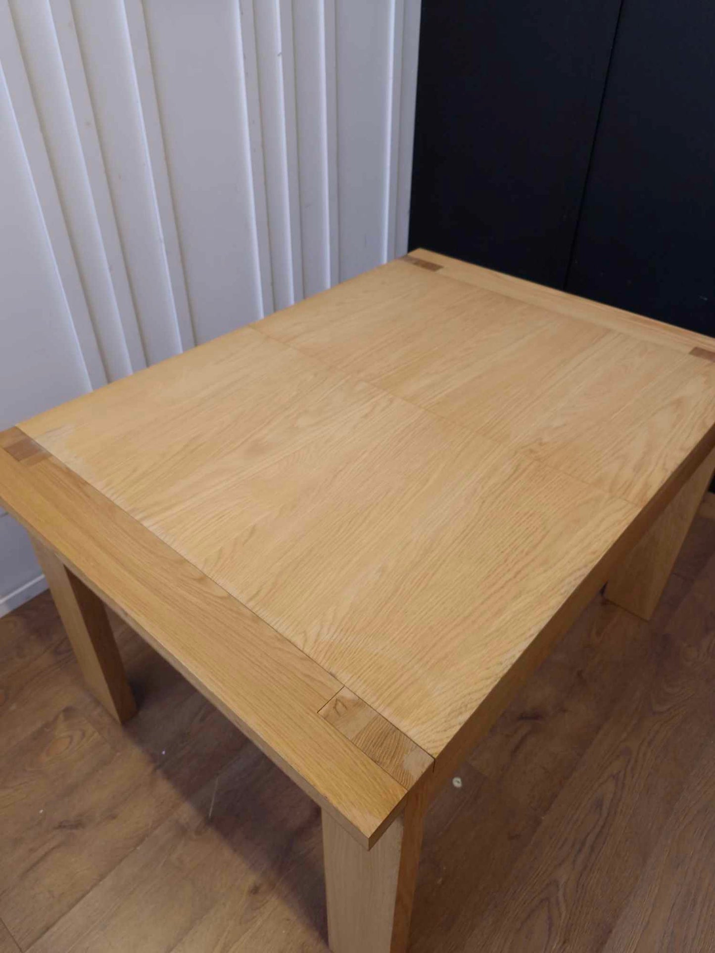 Solid Oak Extending Dining Table / 4-6 Seater