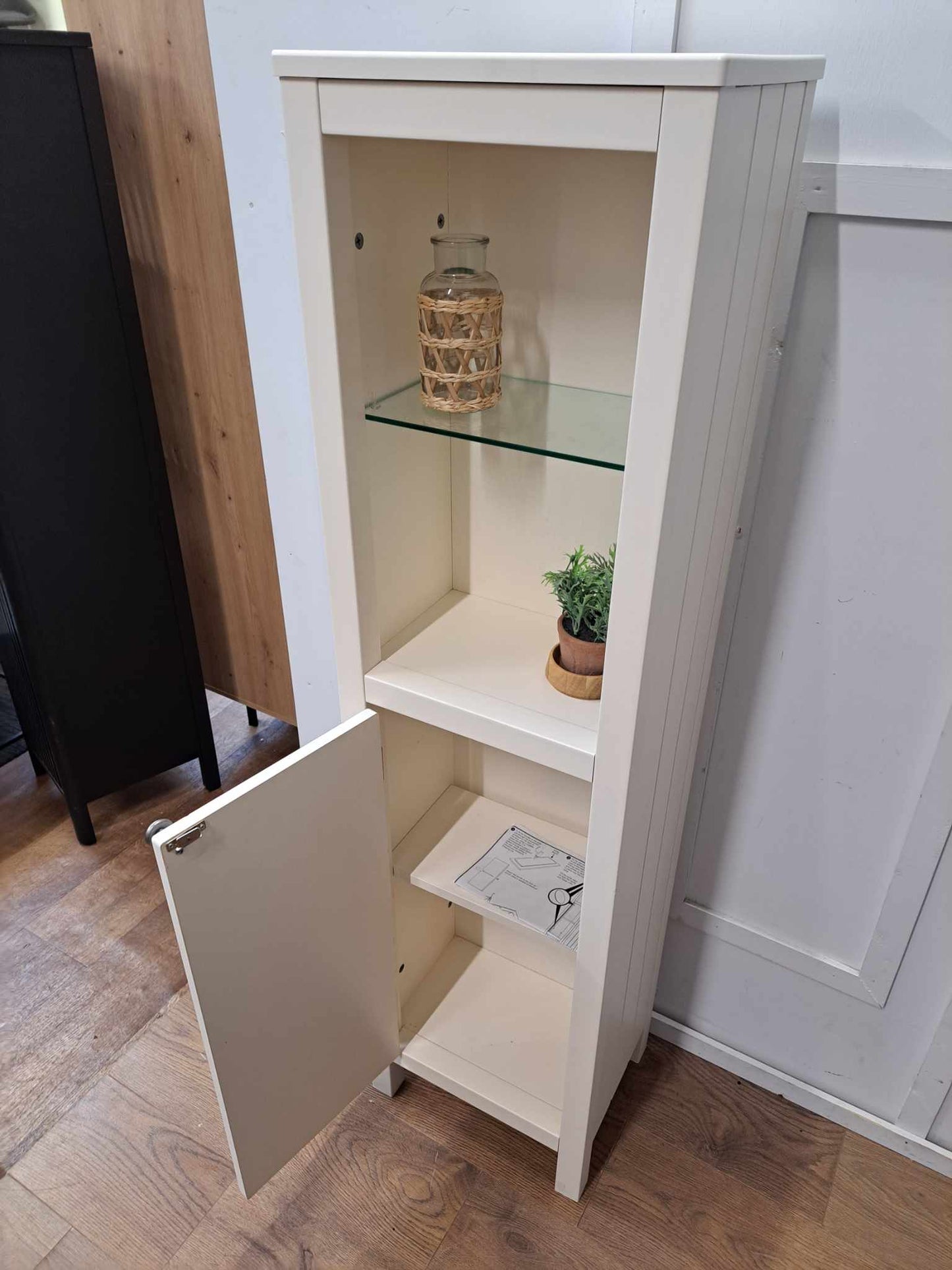 Set of shoe cabinet and bathroom unit