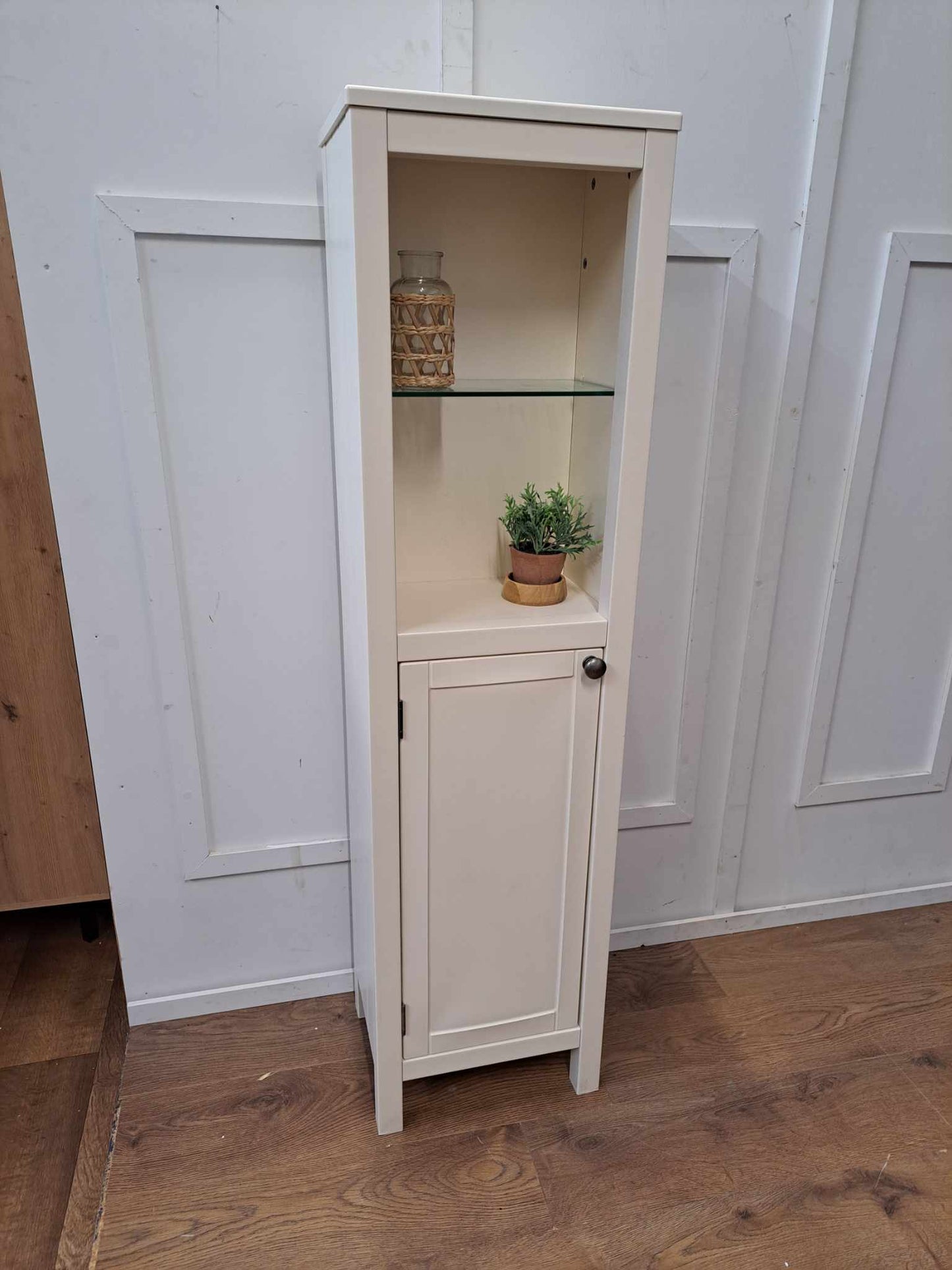 Set of shoe cabinet and bathroom unit