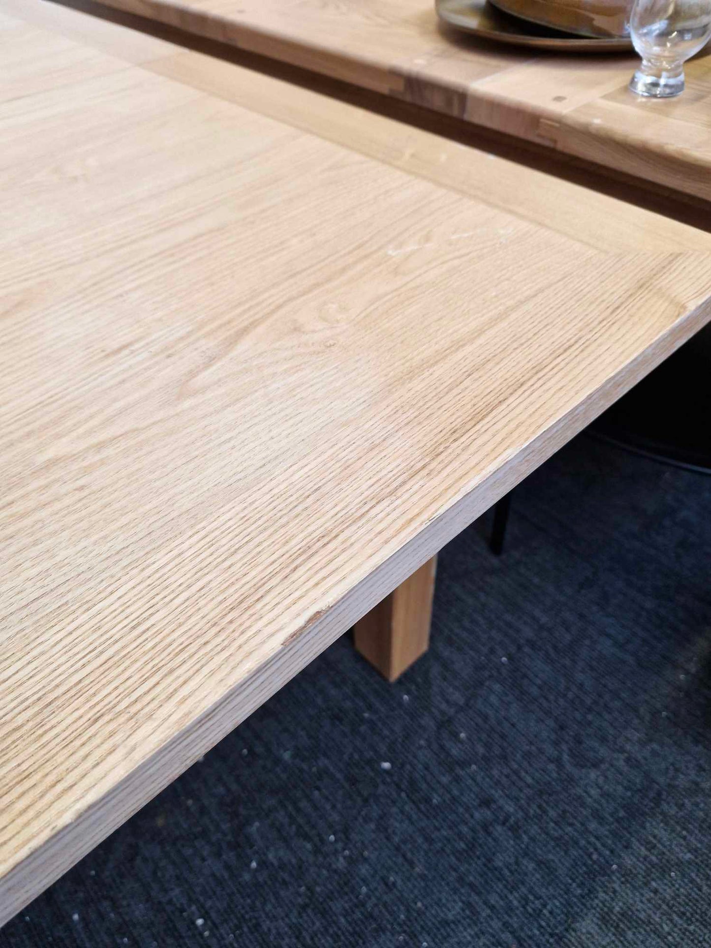 Solid Wood extending dining table 4-6 seater