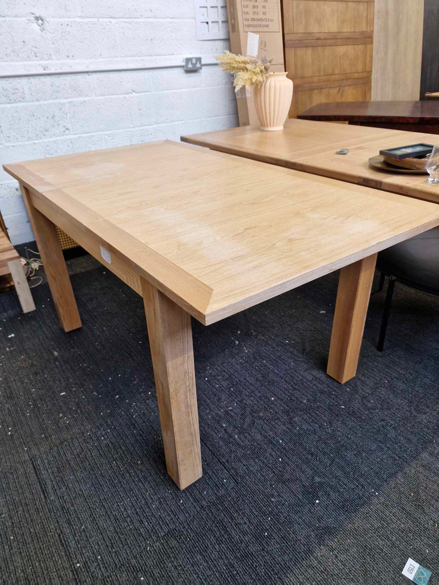 Solid Wood extending dining table 4-6 seater