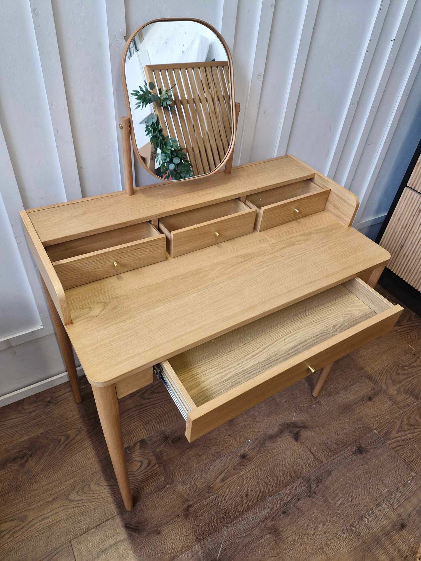 Oak Dressing table with extension and mirror