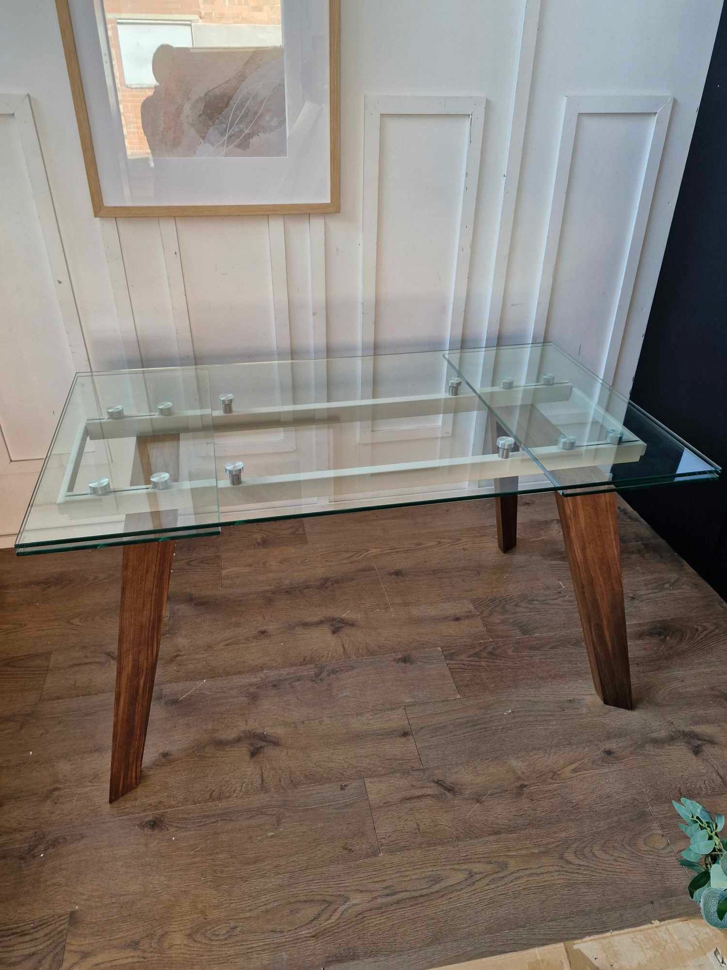6-8 Seater Extending Dining Table / Glass top and walnut legs