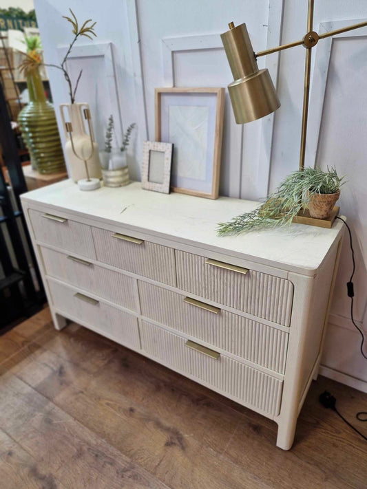 Whitewash painted solid oak Chest of  7 Drawers with ribbed drawer fronts / Oak Furnitureland Wren