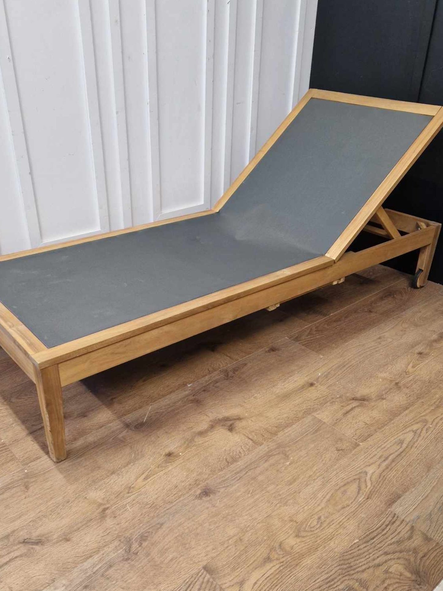 Sun Lounger Adjustable Back / Solid Wood RRP £425