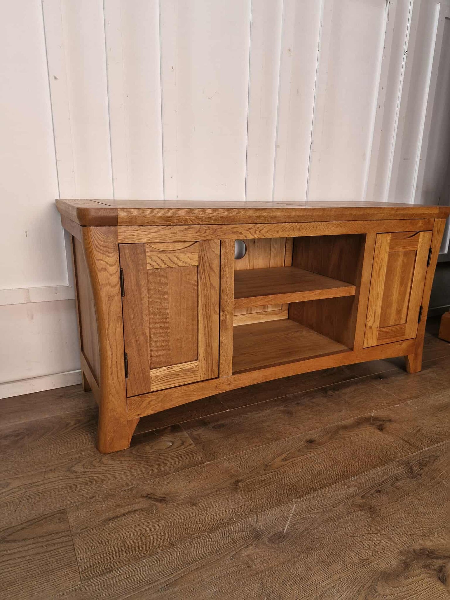 Rustic Solid Oak  Large TV Unit / Oak Furnitureland Orrick