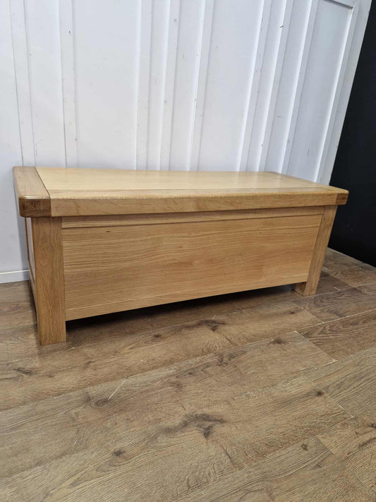 Oak Blanket End Of Bed Storage Box / Trunk