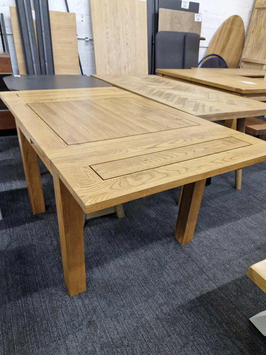 Rustic Solid Oak Extending Dining Table / 4-6 seater