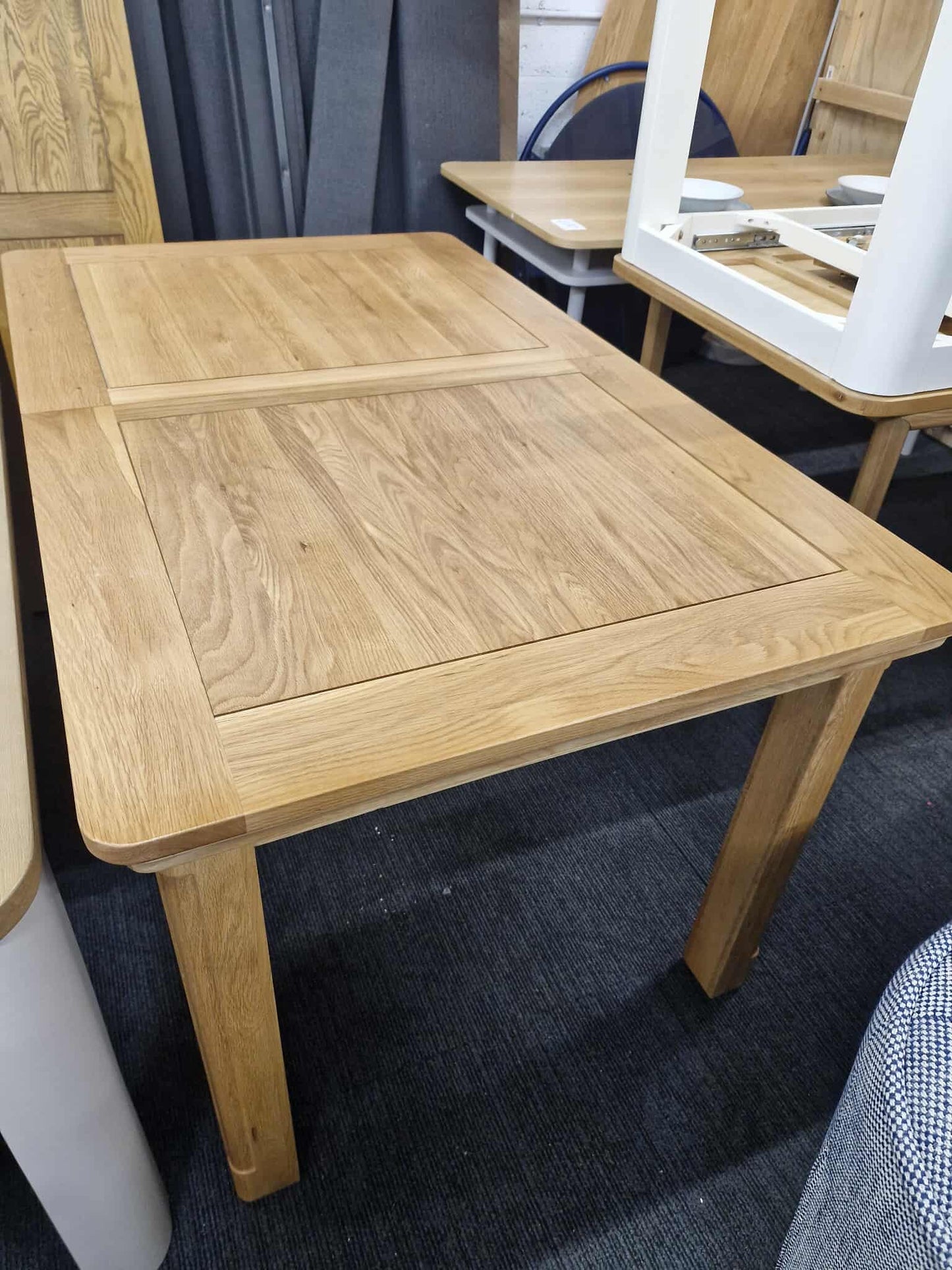 Extending Dining Table / Solid Oak 6-8 seater / OAK FURNITURELAND Canterbury (Copy)