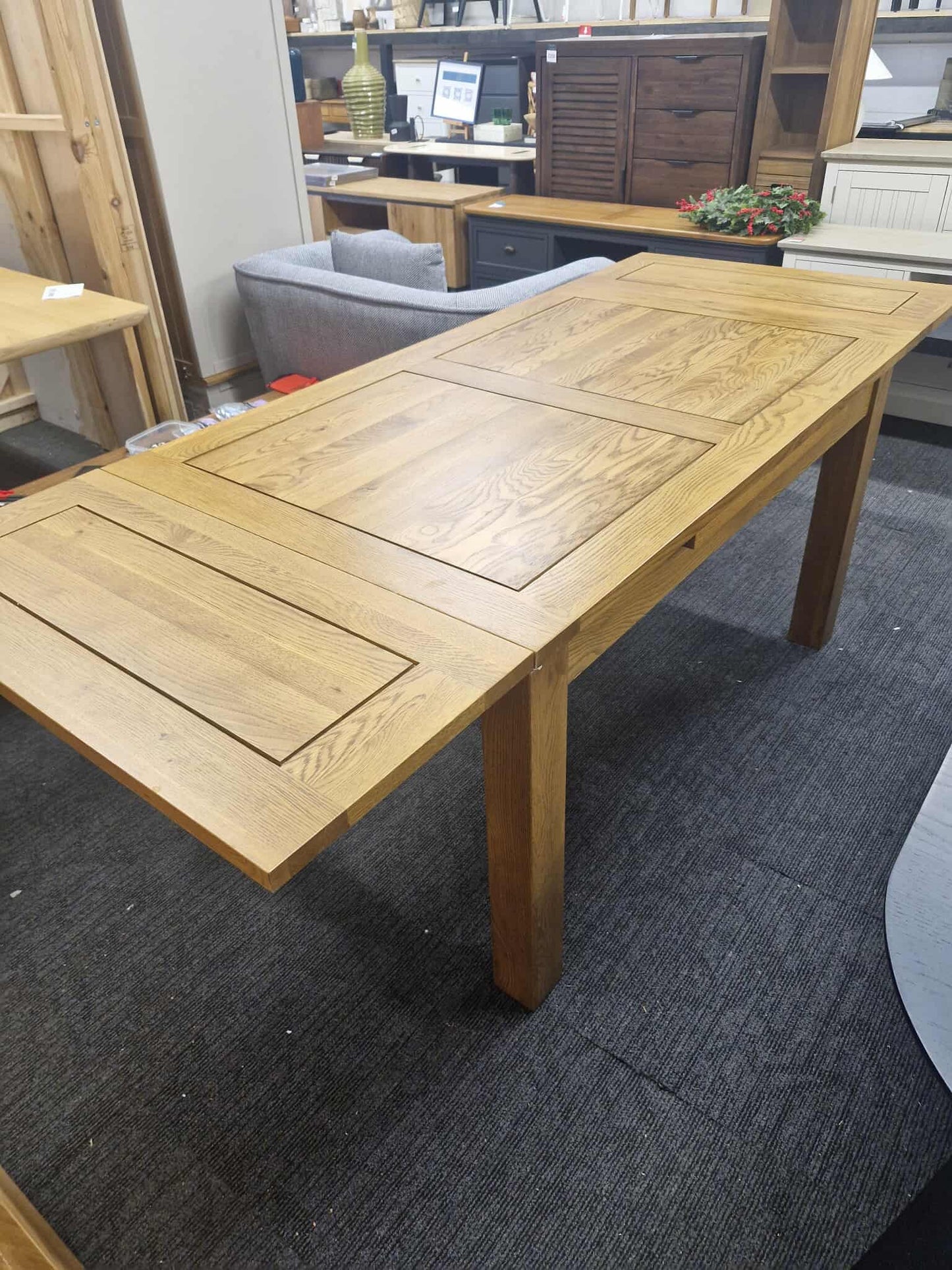 Rustic Solid Oak Extending Dining Table / 6-8 seater