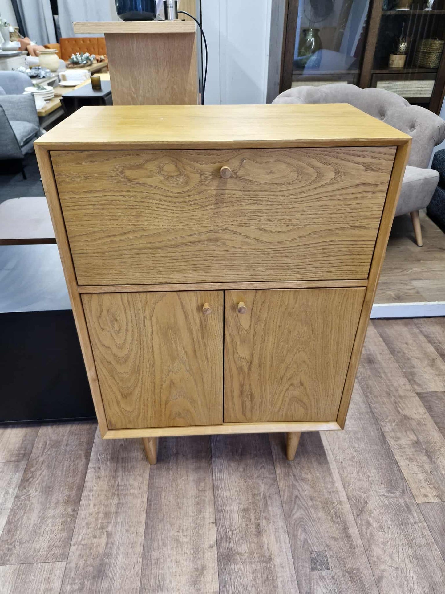 Vintage Style Drink Bar Cabinet / Quilda