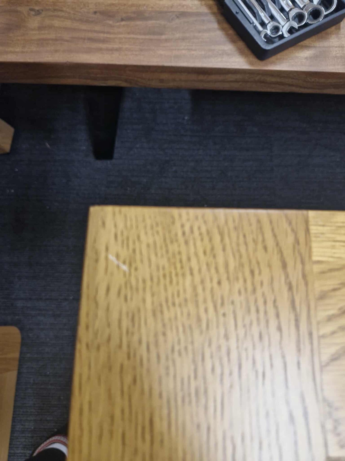 Rustic Solid Oak Extending Dining Table / 6-8 seater