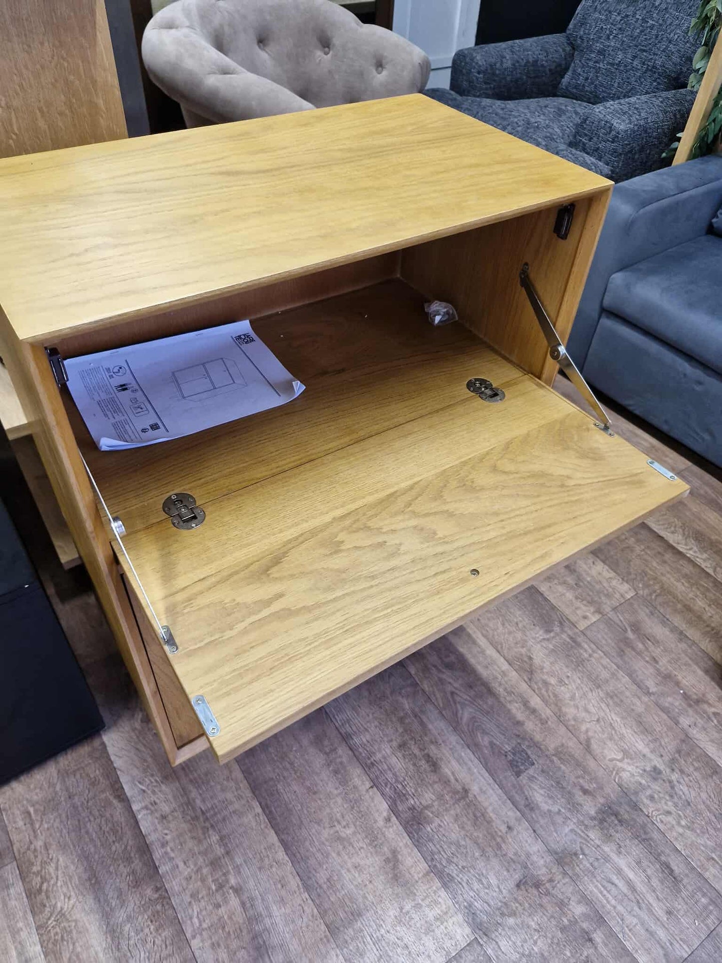 Vintage Style Drink Bar Cabinet / Quilda