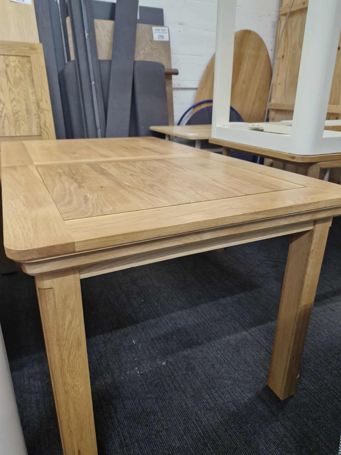 Extending Dining Table / Solid Oak 6-8 seater / OAK FURNITURELAND Canterbury (Copy)