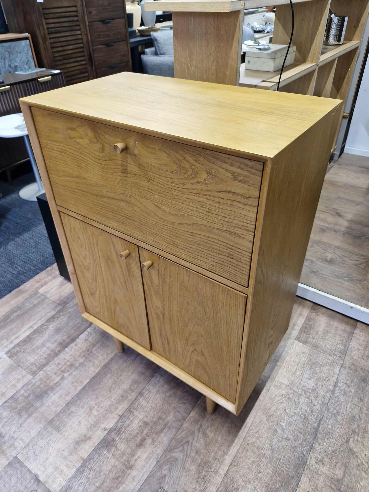 Vintage Style Drink Bar Cabinet / Quilda