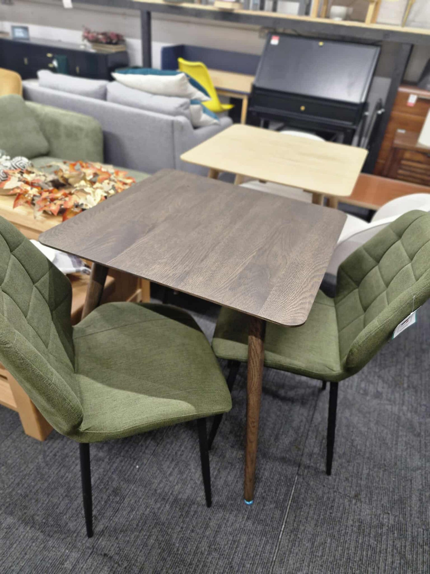 Dark Wood Walnut Small Dining Table / 2-4 Seater