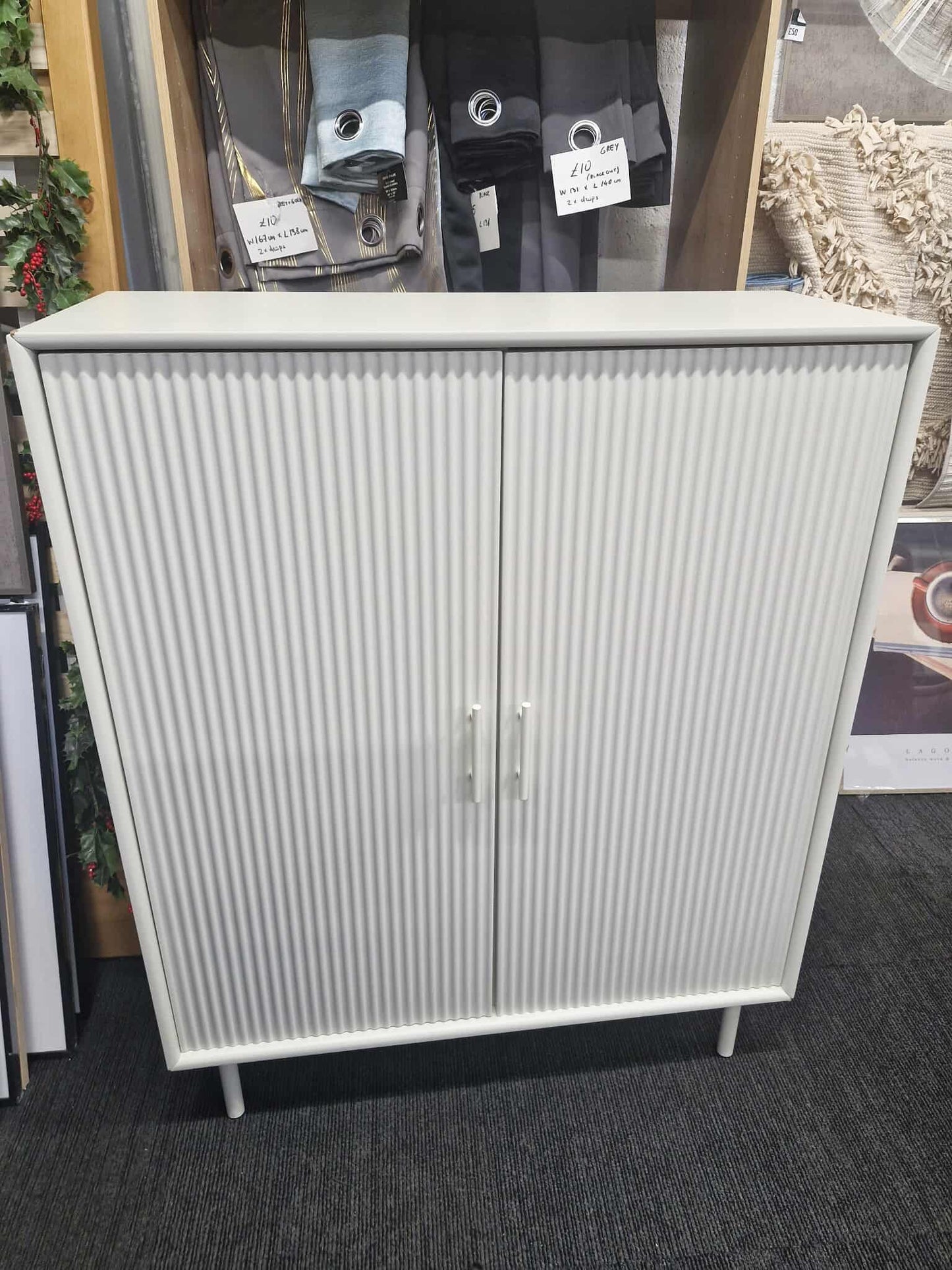 Large and HIgh Cabinet with 2 Ridge Doors / Greige