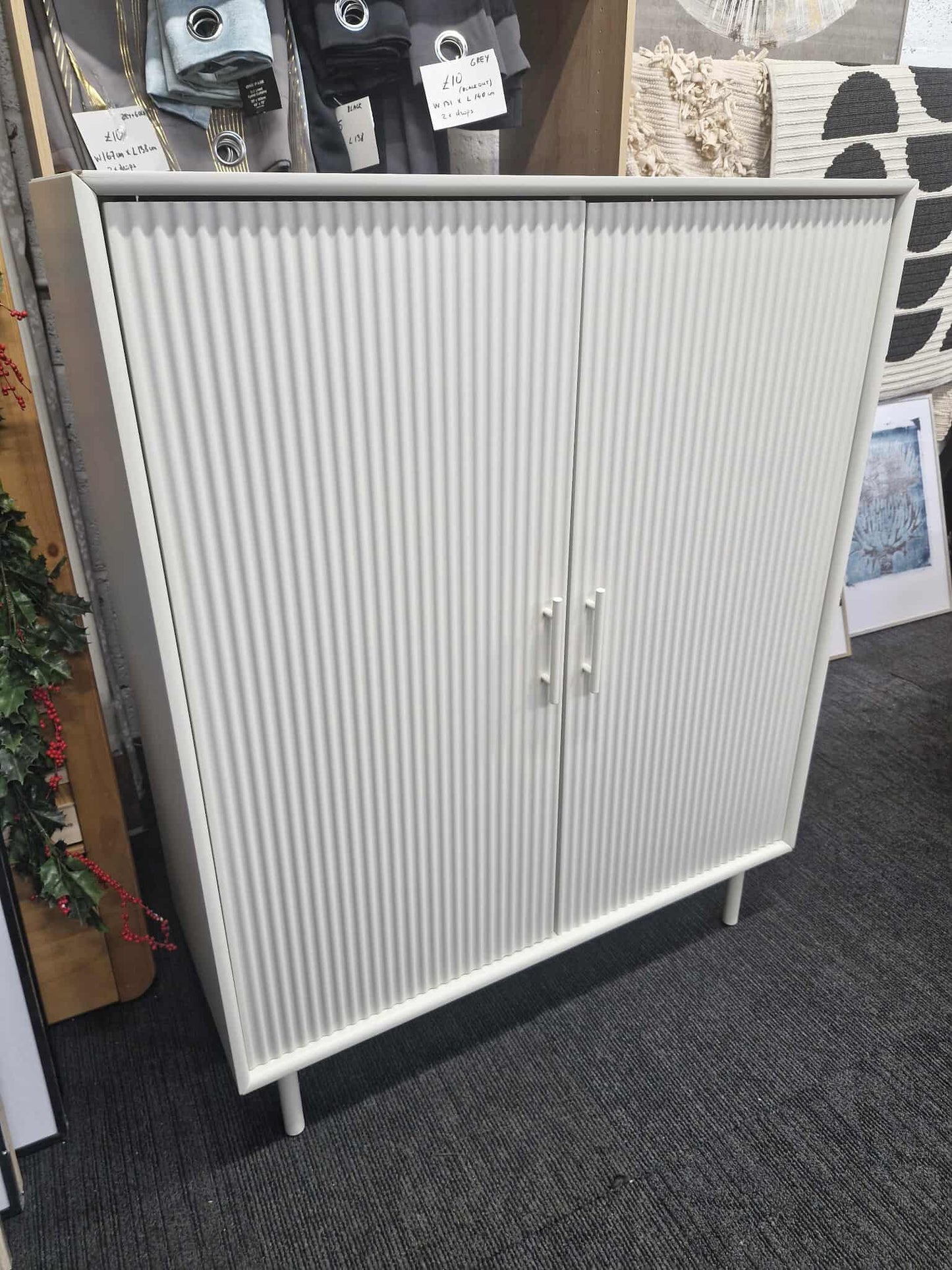 Large and HIgh Cabinet with 2 Ridge Doors / Greige