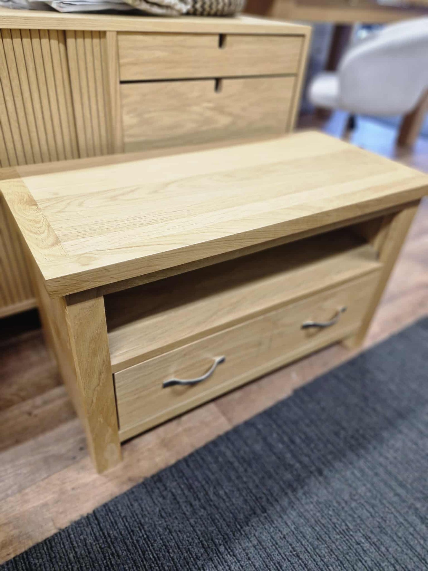 Small Oak Tv Stand Unit with drawer